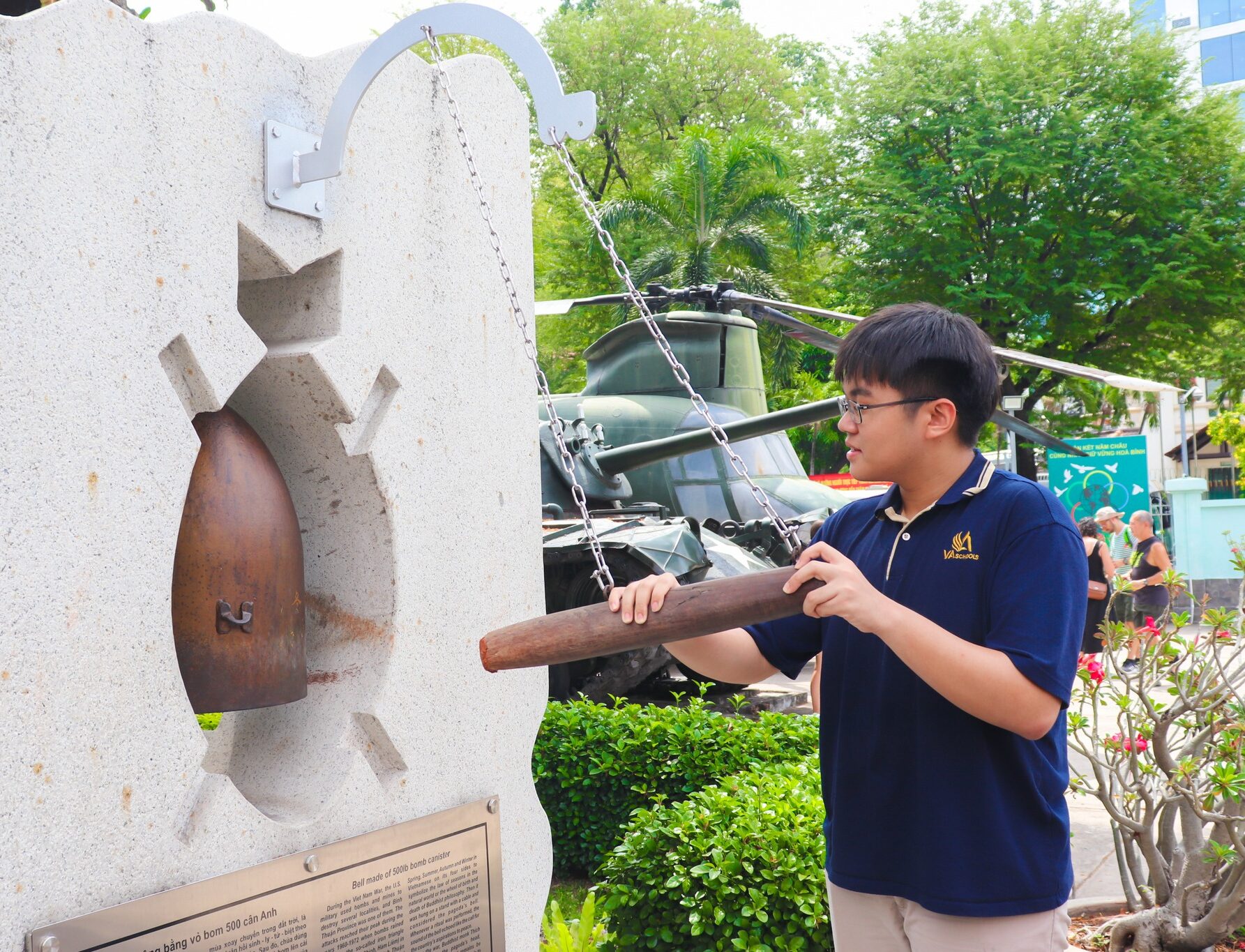 học sinh tham gia hoạt động ngoại khoá