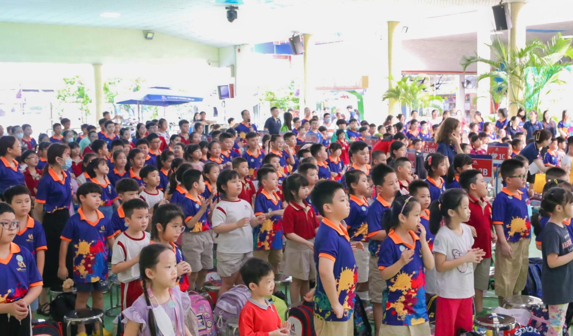 học sinh tham gia VA SUMMER CAMP