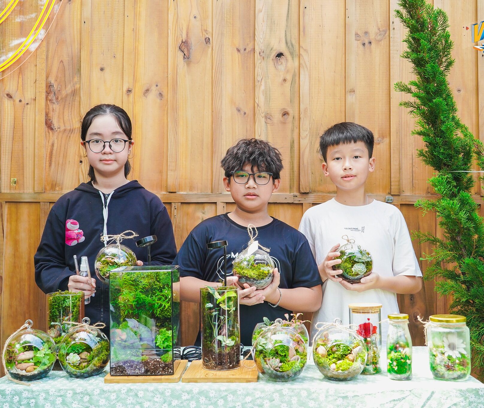 học sinh VA thực hành làm aquarium
