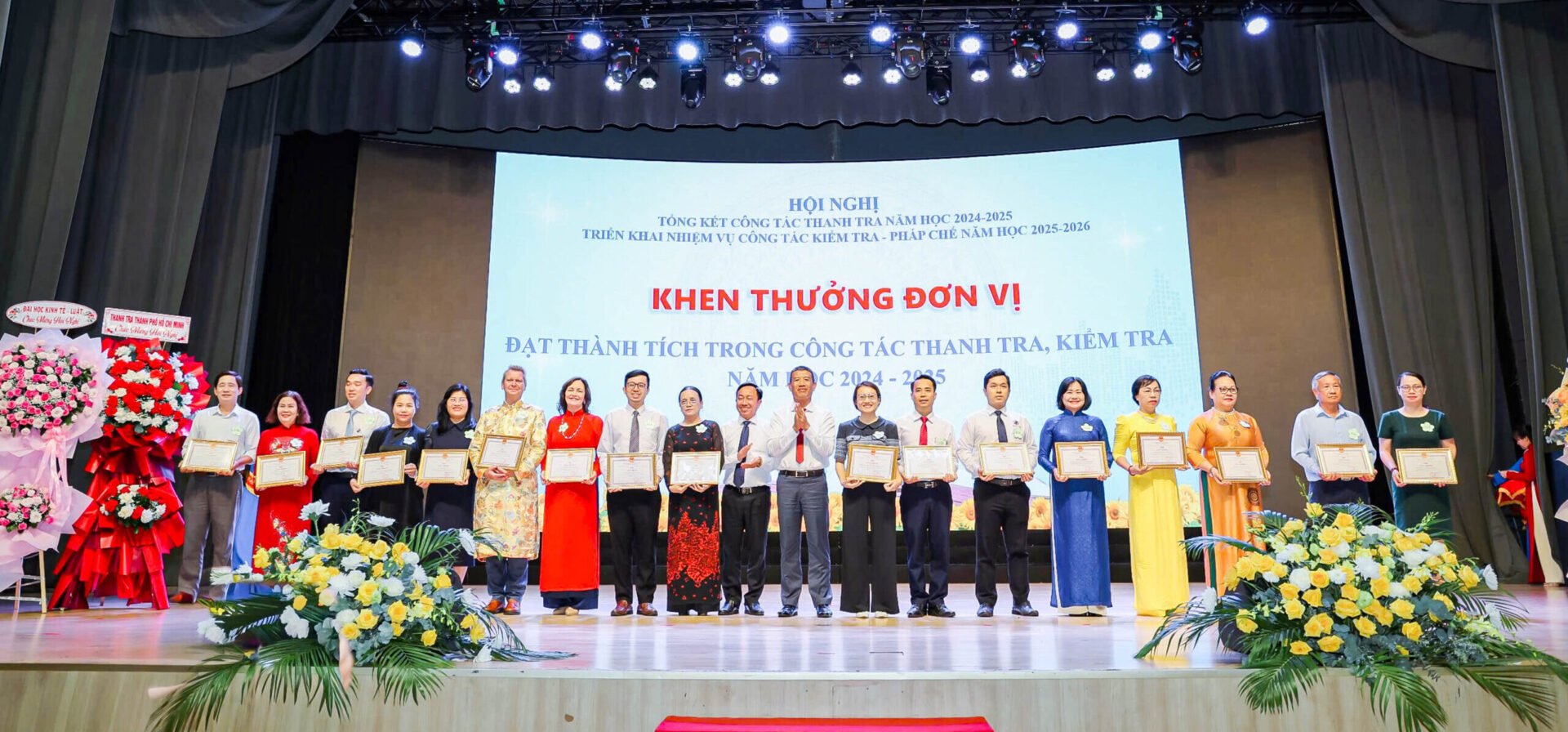Vinh danh thành tích giáo tiên VA Schools